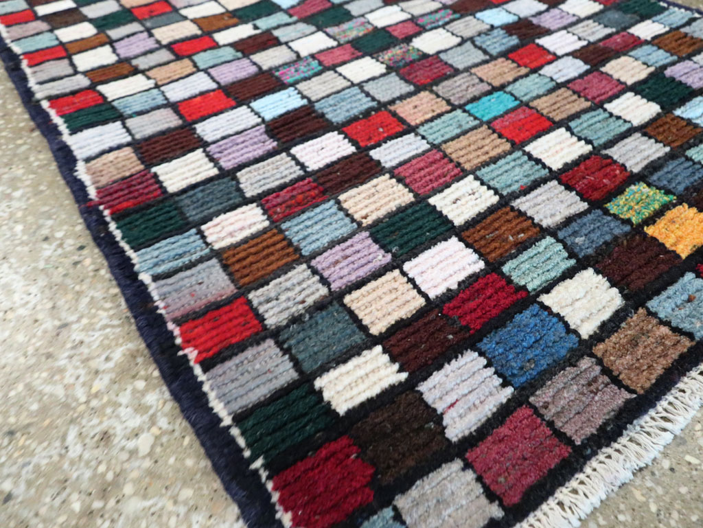 Vintage Persian Shiraz Rug, No.27395 - Gsblank