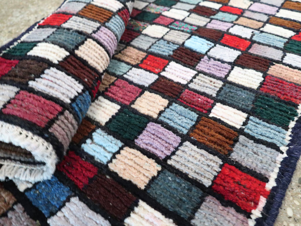 Vintage Persian Shiraz Rug, No.27395 - Gsblank