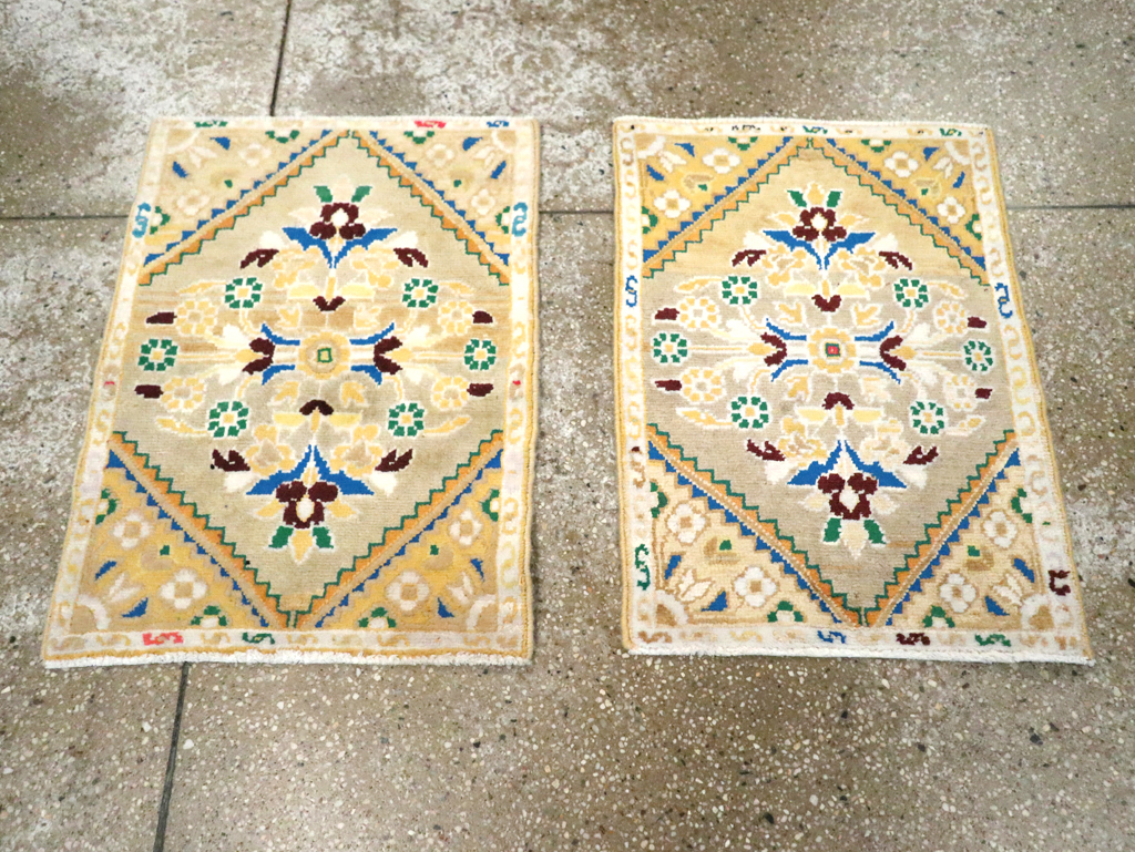 Vintage Persian Mahal Throw Rug (Pair: 1 of 2), No.27507 - Gsblank