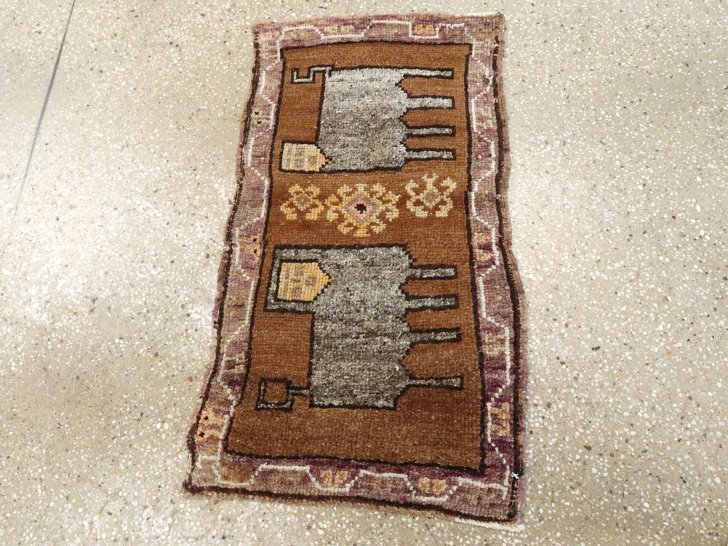 Vintage Anatolian Pictorial Rug, No.27625 - Gsblank