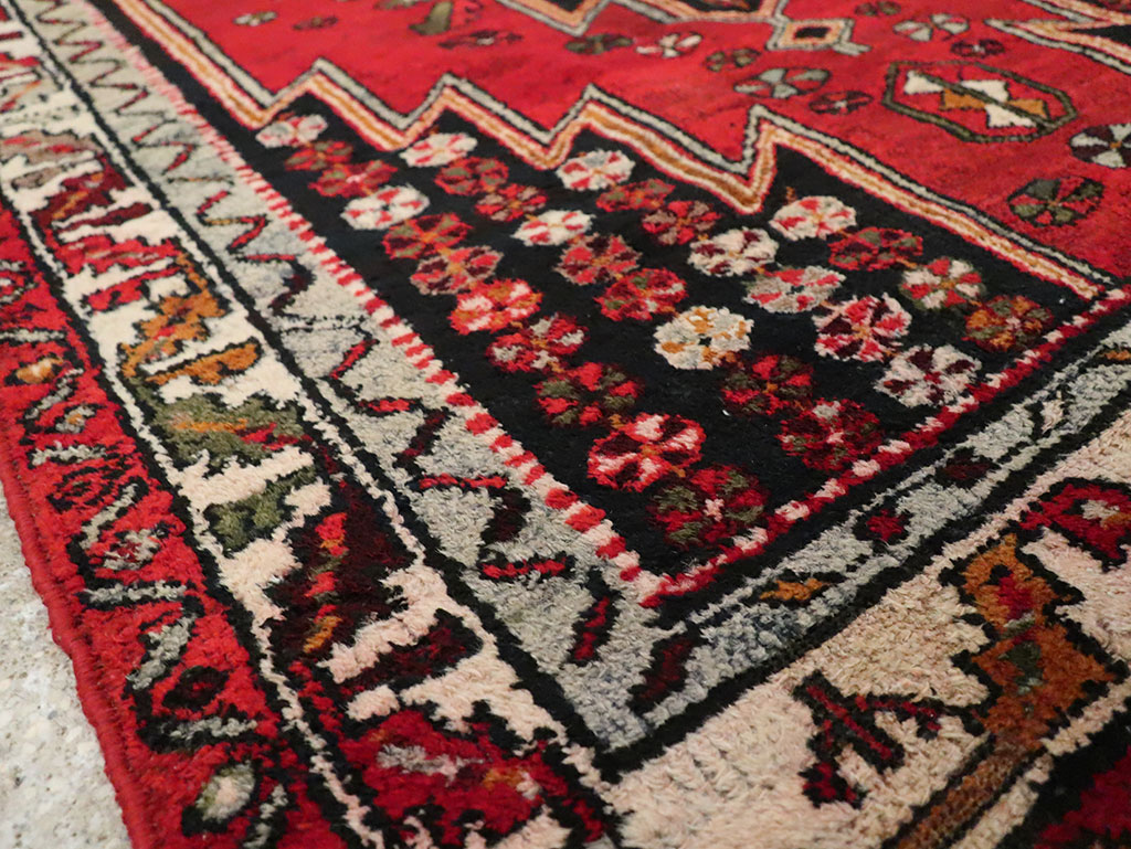 Vintage Persian Mazlagan Accent Rug, No.27710 - Gsblank