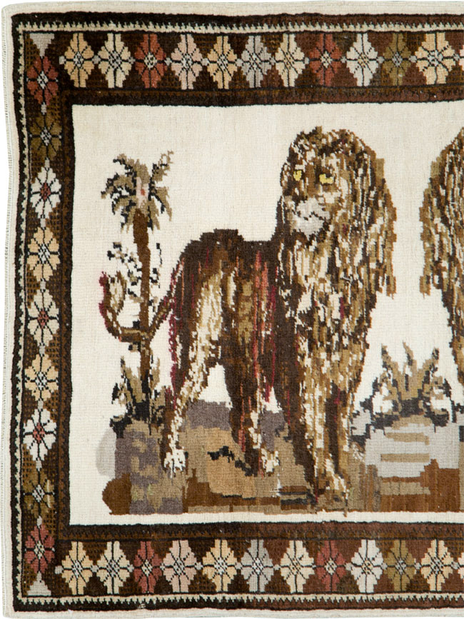 Vintage Anatolian Pictorial Rug, No.27749 - Gsblank