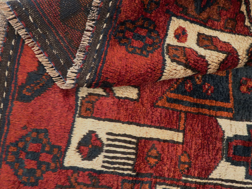 Vintage Persian Pictorial Bakhtiari Rug, No.27782 - Gsblank