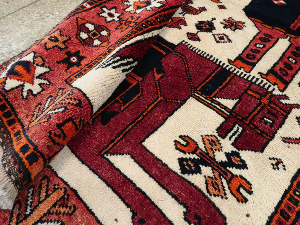 Vintage Pictorial Bakhtiari Rug, No.27784 - Gsblank