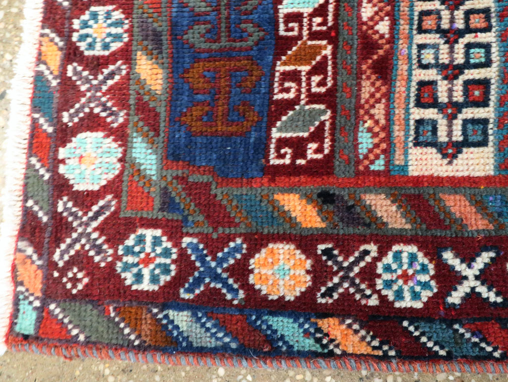 Vintage Persian Shiraz Rug, No.27875 - Gsblank