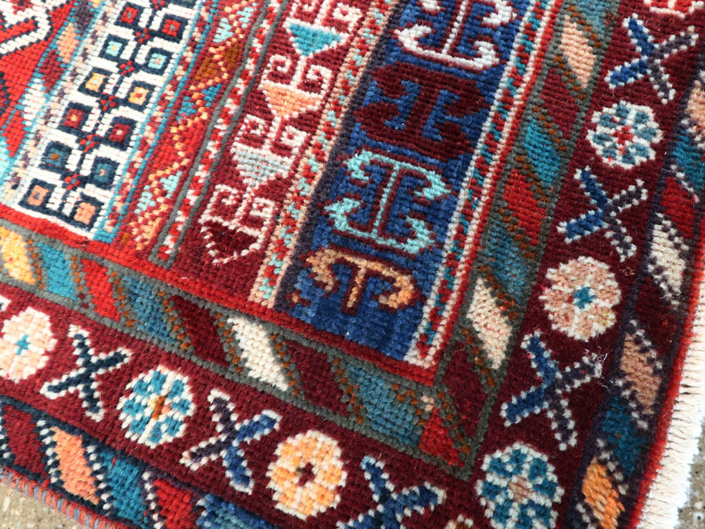 Vintage Persian Shiraz Rug, No.27875 - Gsblank