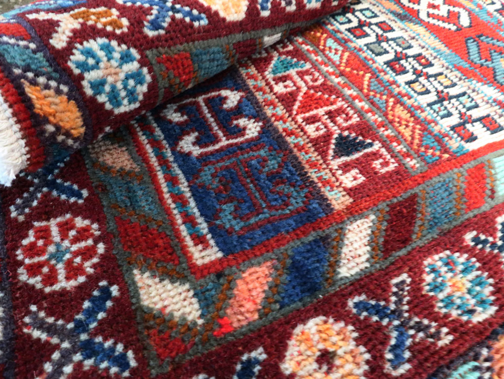 Vintage Persian Shiraz Rug, No.27875 - Gsblank