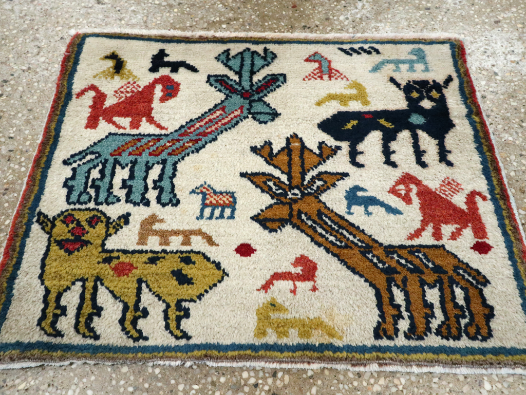 Vintage Turkish Anatolian Pictorial Rug, No.27940 - Gsblank