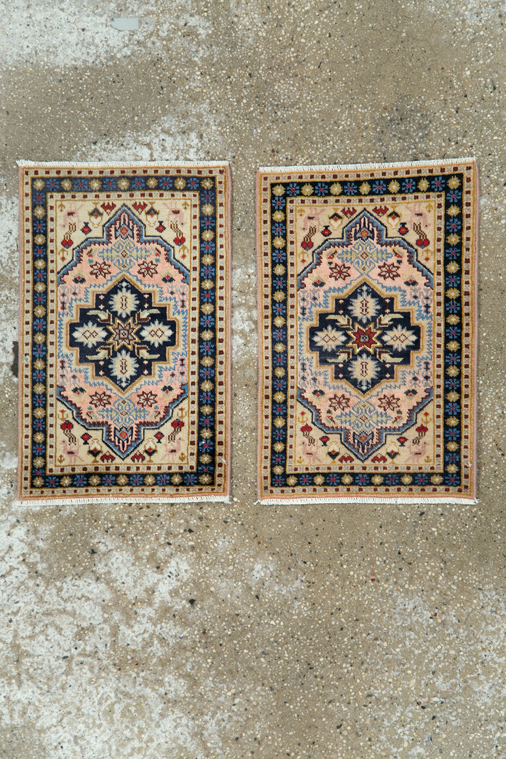 Vintage Persian Ardabil Rug (Pair: 1 of 2), No.27998 - Gsblank