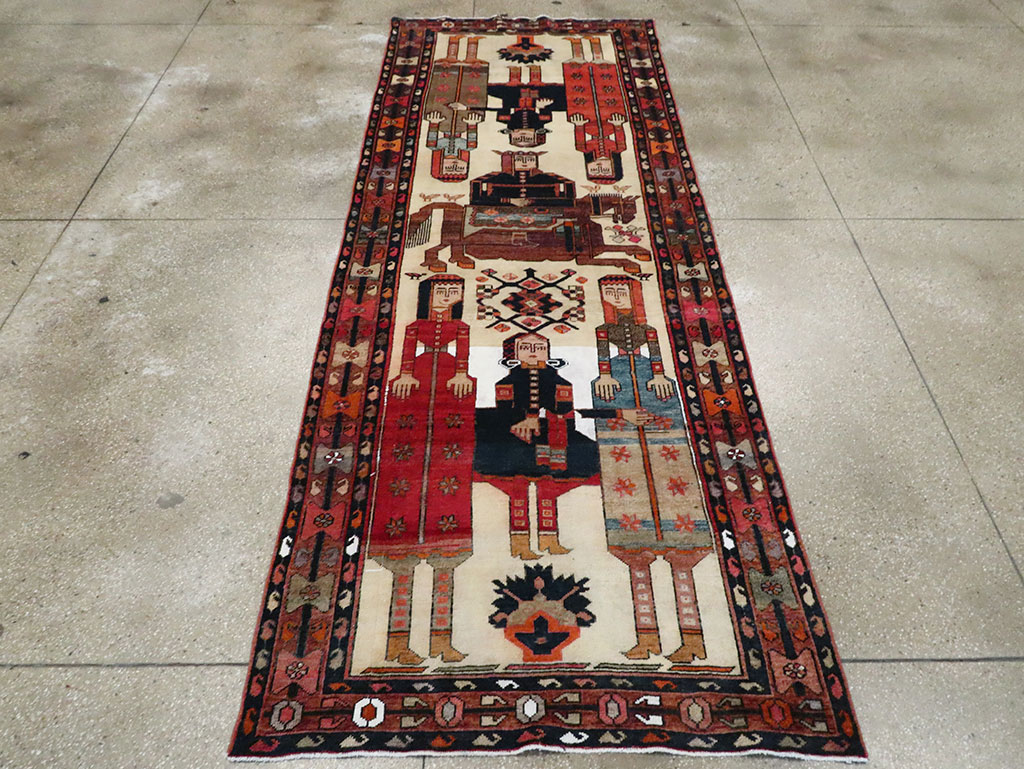 Vintage Persian Pictorial Bakhtiari Gallery Carpet, No.28005 - Gsblank