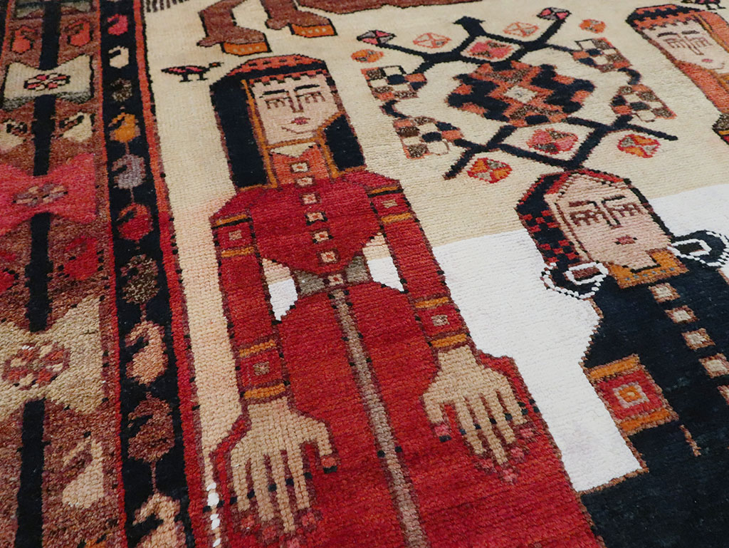 Vintage Persian Pictorial Bakhtiari Gallery Carpet, No.28005 - Gsblank