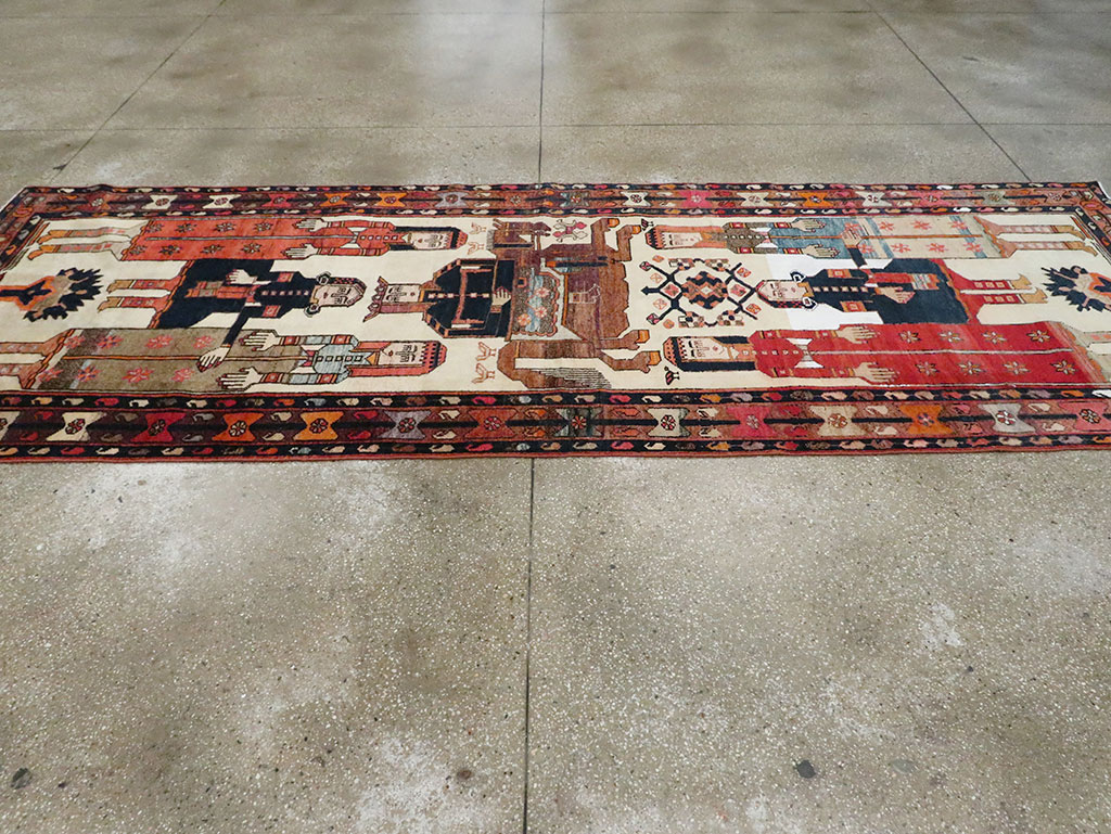 Vintage Persian Pictorial Bakhtiari Gallery Carpet, No.28005 - Gsblank