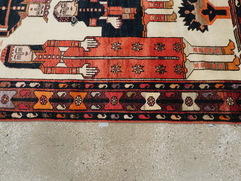 Vintage Persian Pictorial Bakhtiari Gallery Carpet, No.28005 - Gsblank