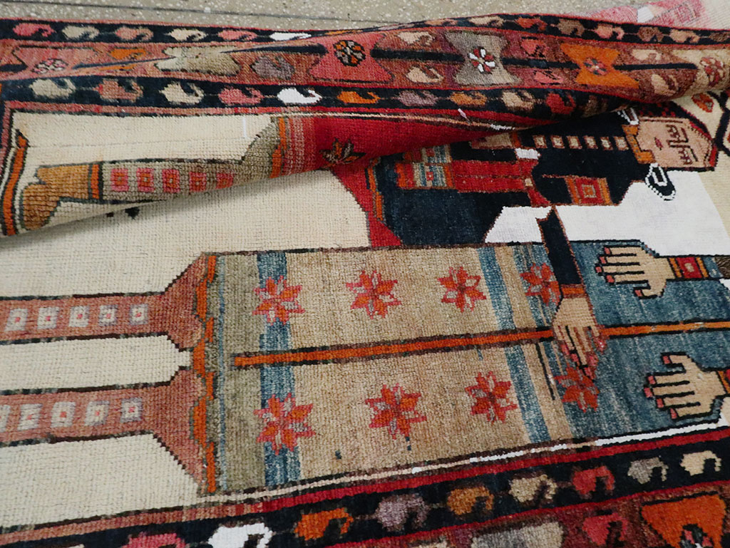 Vintage Persian Pictorial Bakhtiari Gallery Carpet, No.28005 - Gsblank