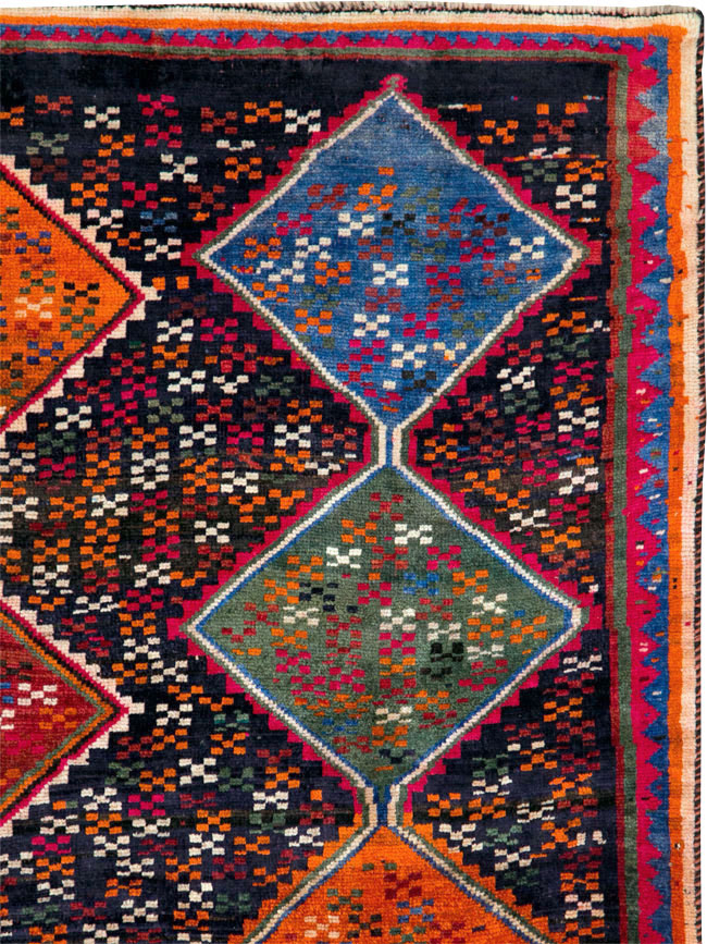 Vintage Persian Shiraz Accent Rug, No.28079 - Gsblank