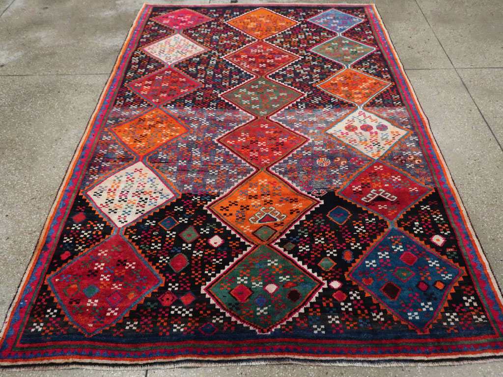 Vintage Persian Shiraz Accent Rug, No.28079 - Gsblank
