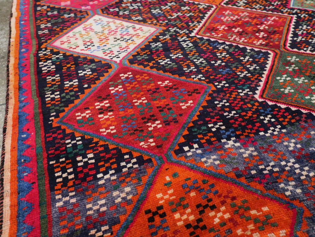 Vintage Persian Shiraz Accent Rug, No.28079 - Gsblank