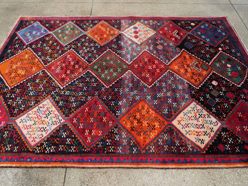 Vintage Persian Shiraz Accent Rug, No.28079 - Gsblank