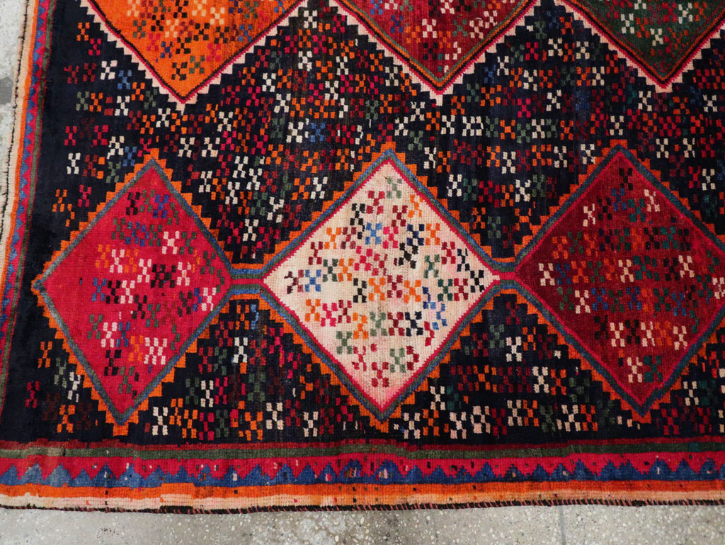 Vintage Persian Shiraz Accent Rug, No.28079 - Gsblank