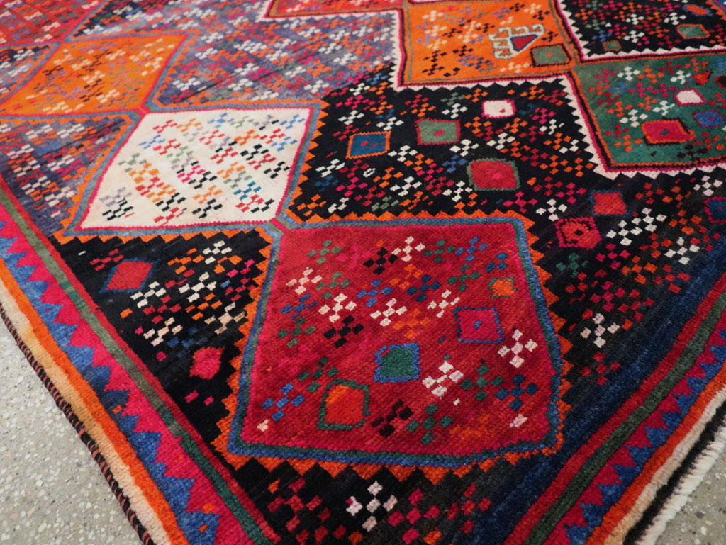 Vintage Persian Shiraz Accent Rug, No.28079 - Gsblank