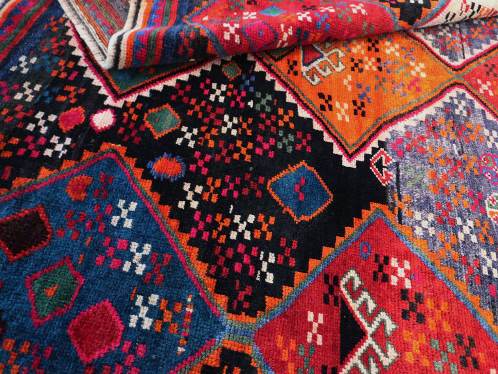 Vintage Persian Shiraz Accent Rug, No.28079 - Gsblank