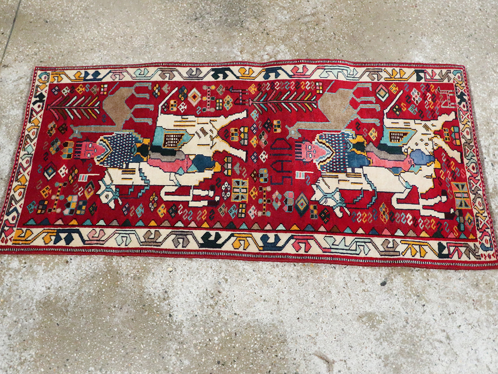 Vintage Pictorial Shiraz Rug, No.28082 - Gsblank