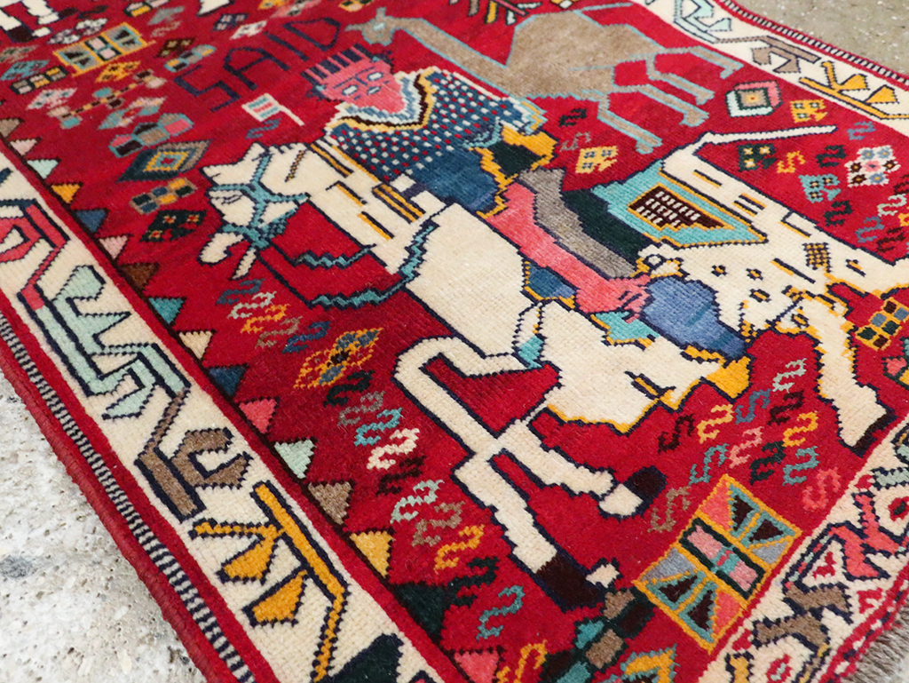 Vintage Pictorial Shiraz Rug, No.28082 - Gsblank