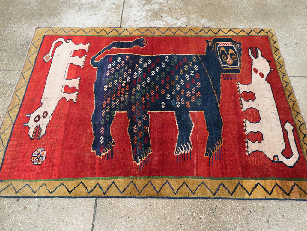 Vintage Pictorial Shiraz Rug, No.28084 - Gsblank