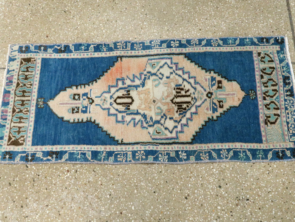 Vintage Turkish Anatolian Throw Rug, No.28118 - Gsblank