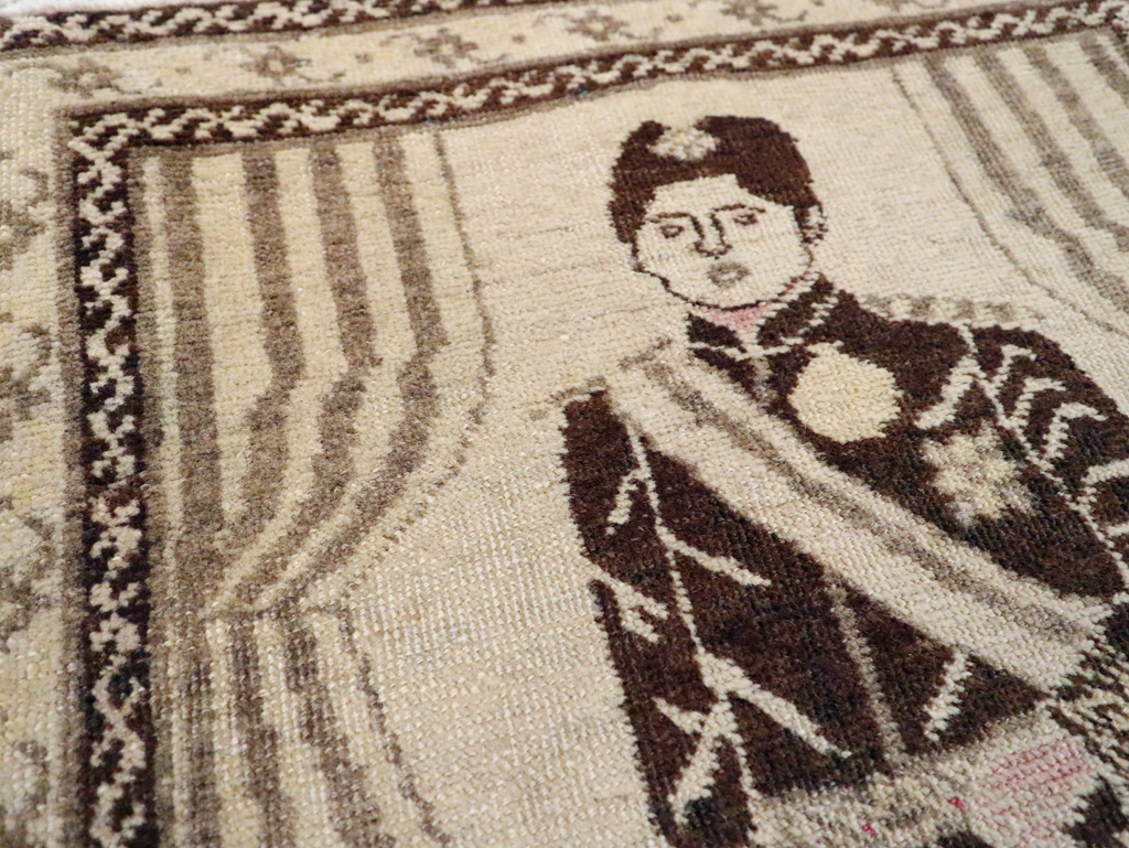 Vintage Persian Tabriz Pictorial Rug, No.28136 - Gsblank