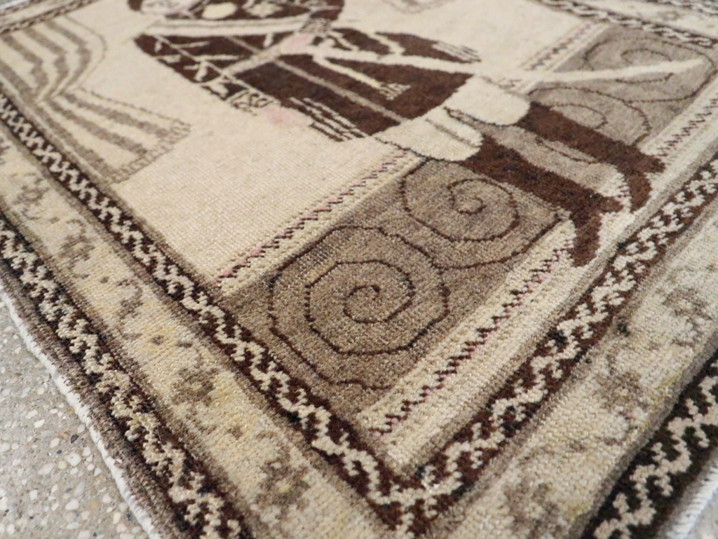 Vintage Persian Tabriz Pictorial Rug, No.28136 - Gsblank