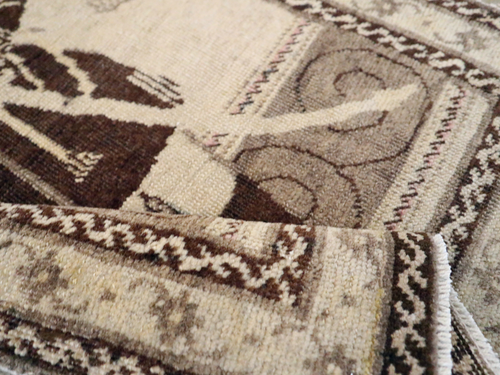 Vintage Persian Tabriz Pictorial Rug, No.28136 - Gsblank