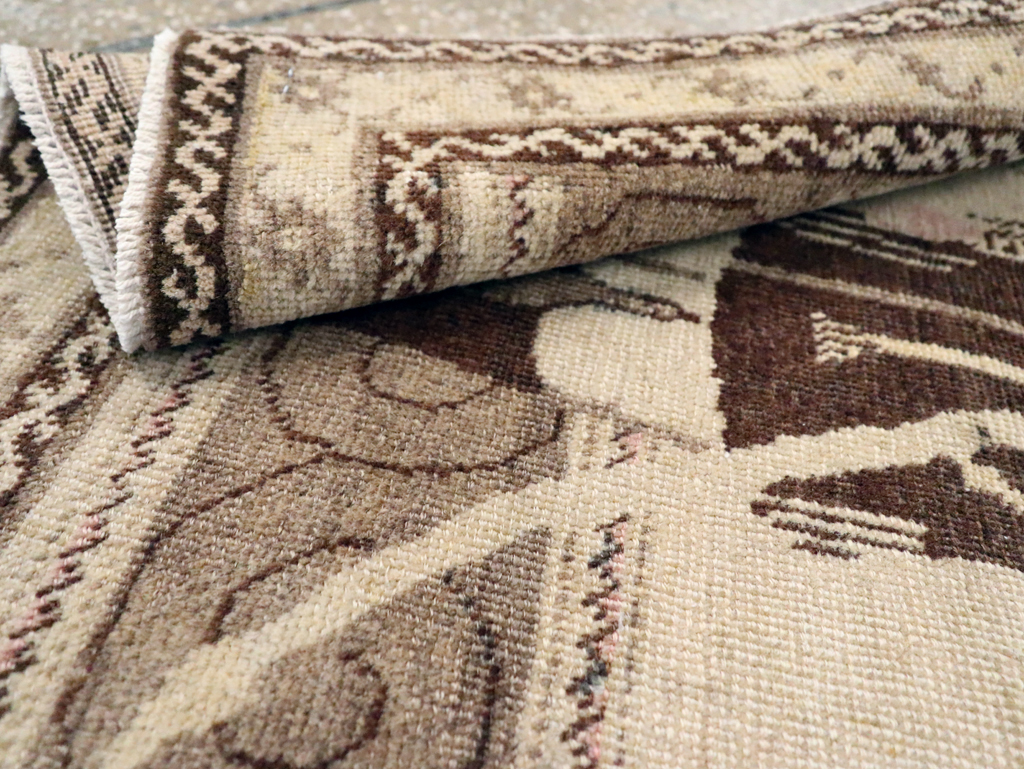 Vintage Persian Tabriz Pictorial Rug, No.28136 - Gsblank