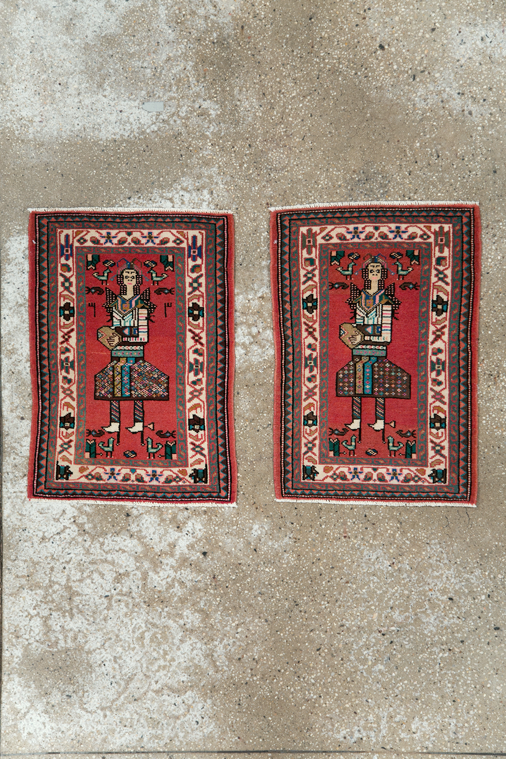Vintage Persian Mahal Pictorial Rug (Pair: 2 of 2), No.28166 - Gsblank