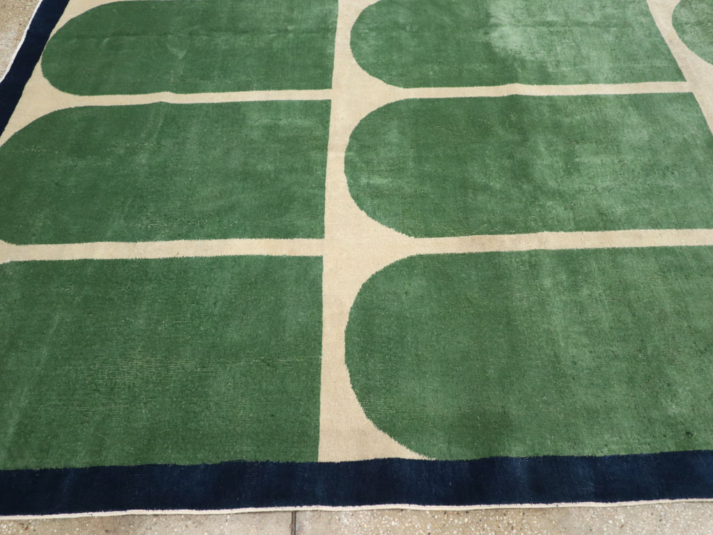 Vintage Turkish Art Deco Style Room Size Carpet, No.28191 - Gsblank