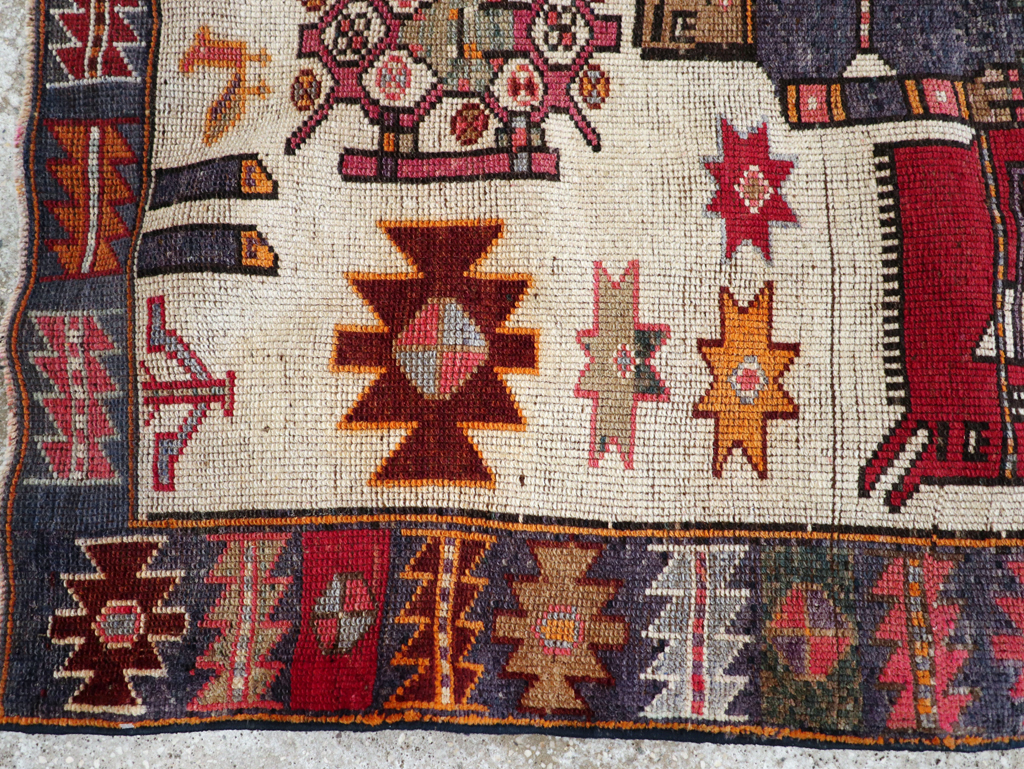 Vintage Persian Bakhtiari Rug, No.28361 - Gsblank