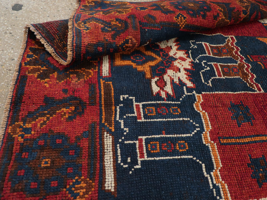Vintage Persian Pictorial Bakhtiari Accent Rug, No.28364 - Gsblank