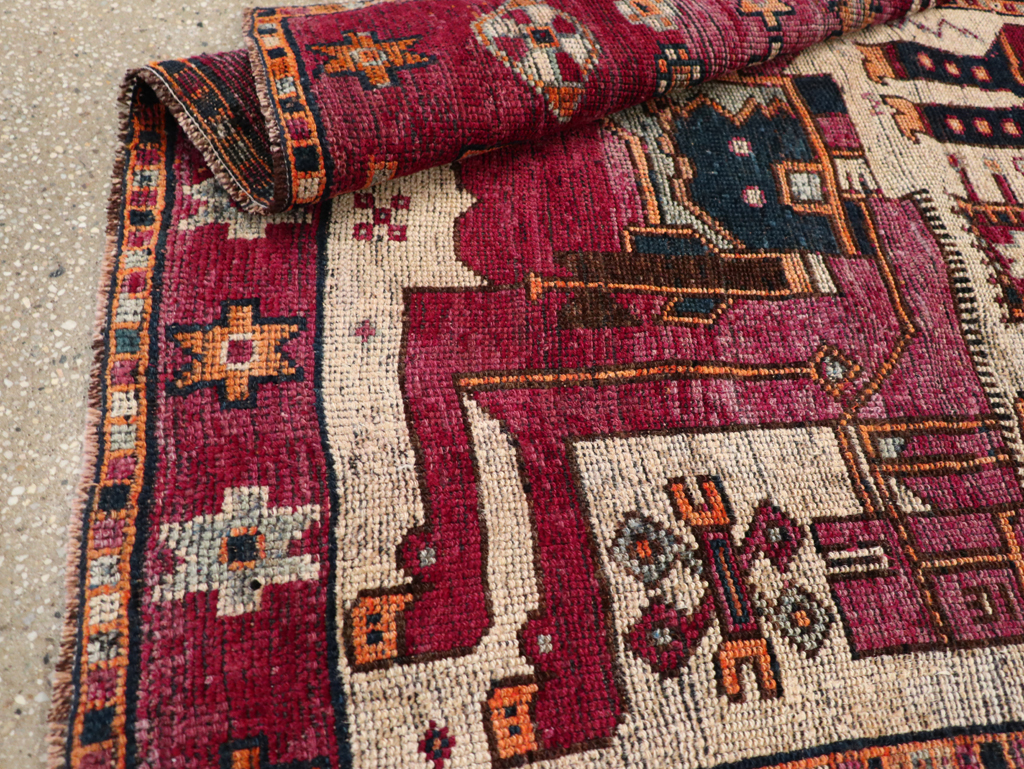 Vintage Persian Bakhtiari Pictorial Rug, No.28370 - Gsblank