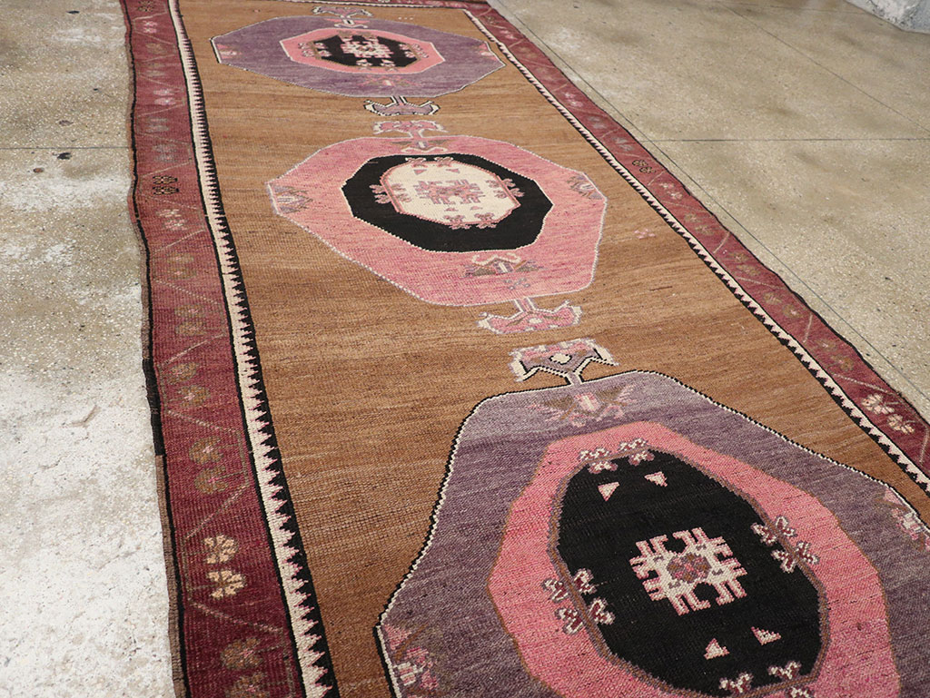 Vintage Turkish Anatolian Long Gallery Carpet, No.28458 - Gsblank