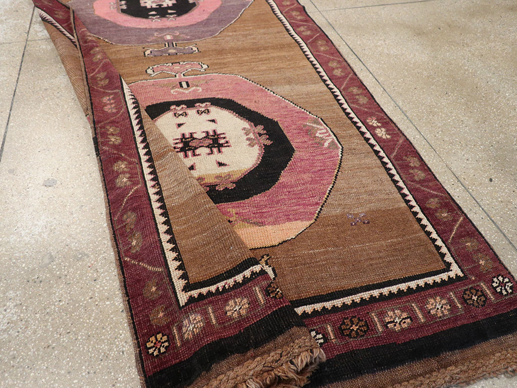 Vintage Turkish Anatolian Long Gallery Carpet, No.28458 - Gsblank