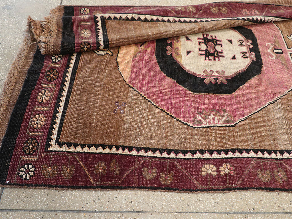 Vintage Turkish Anatolian Long Gallery Carpet, No.28458 - Gsblank
