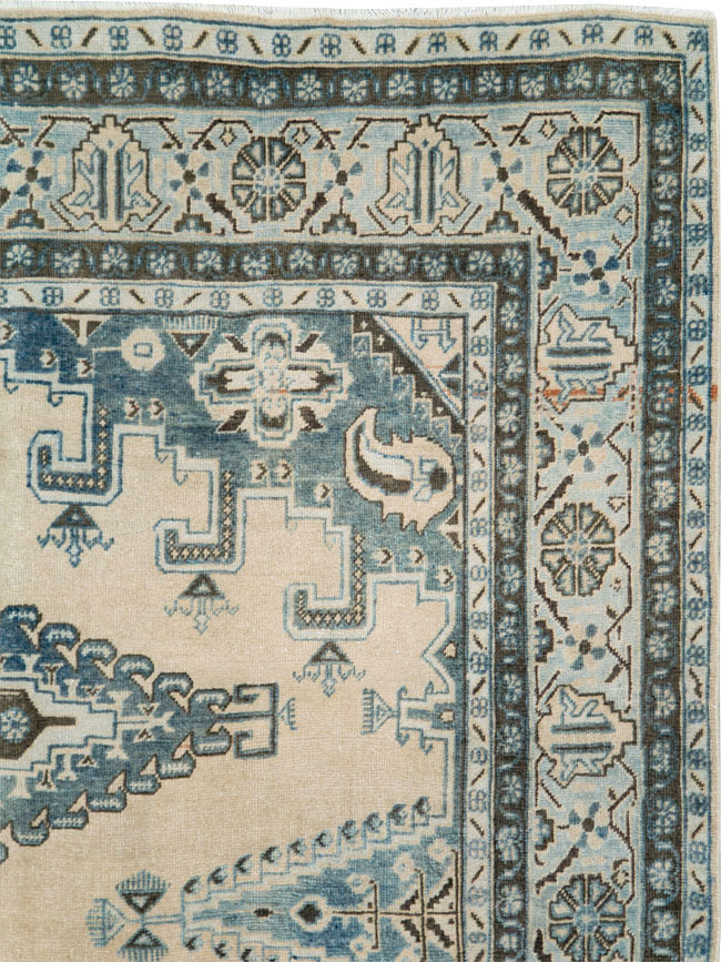 Vintage Persian Veece Accent Carpet, No.28843 - Gsblank