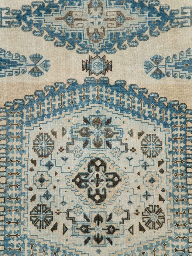 Vintage Persian Veece Accent Carpet, No.28843 - Gsblank