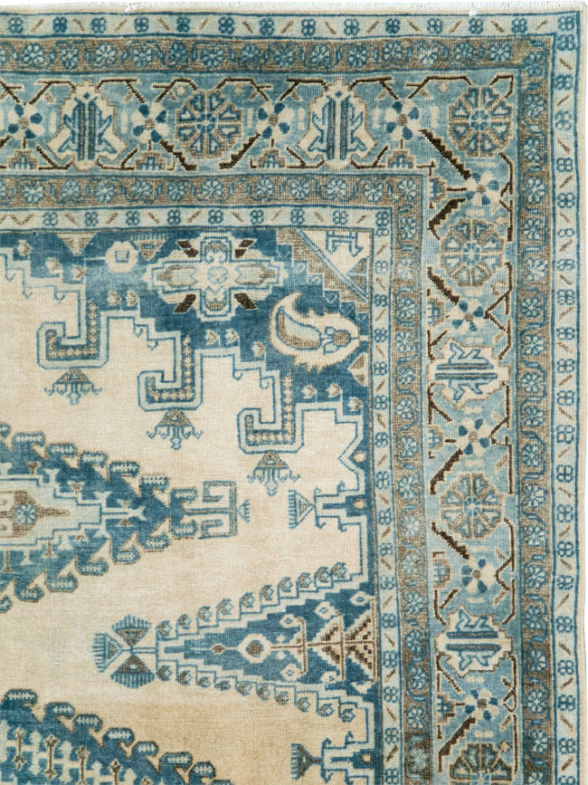 Vintage Persian Veece Accent Carpet, No.28843 - Gsblank