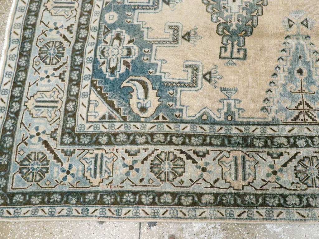Vintage Persian Veece Accent Carpet, No.28843 - Gsblank