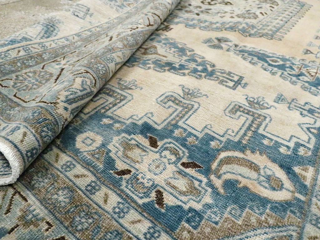 Vintage Persian Veece Accent Carpet, No.28843 - Gsblank