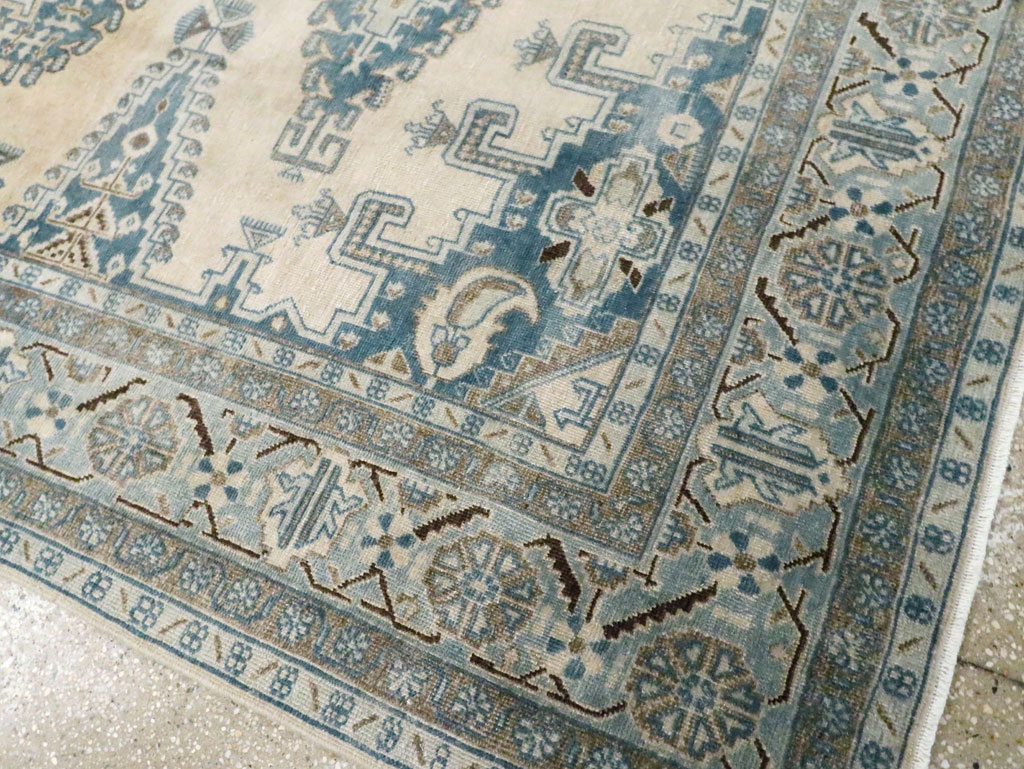 Vintage Persian Veece Accent Carpet, No.28843 - Gsblank
