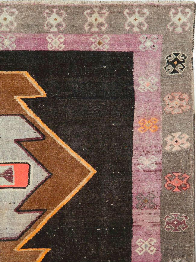 Vintage Turkish Anatolian Gallery Carpet, No.28907 - Gsblank