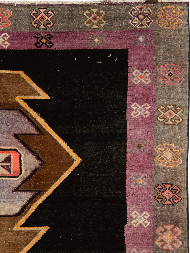 Vintage Turkish Anatolian Gallery Carpet, No.28907 - Gsblank