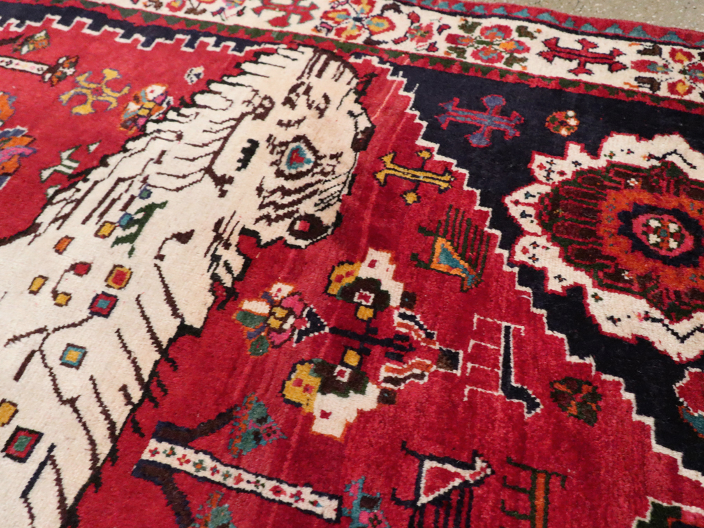 Vintage Persian Pictorial Shiraz Rug, No.29061 - Gsblank